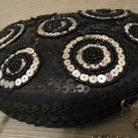 NWOT EXPRESSIONS NYC EVENINGBAG Sequins Beads - Picture 4 of 8